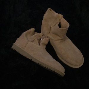 TAN UGG BOOTS SIZE 10! GREAT CONDITION!!